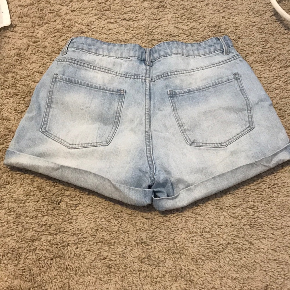 Light-washed jean short - Picture 2 of 2